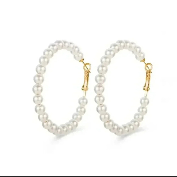 None Jewelry - Collectors choice pearl earrings..NWT